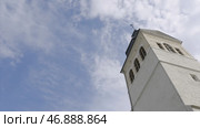 White Church steeple on background of blue sky. Стоковое фото, фотограф David Kashakhi / Фотобанк Лори