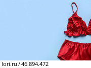Красные женские трусы на цветном фоне. Стоковое фото, фотограф Pixel_shot / Фотобанк Лори