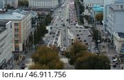 Serbia, Belgrade - May 7, 2022: Aerial view of a summer avenue with trees and buildings. Редакционное фото, фотограф David Kashakhi / Фотобанк Лори