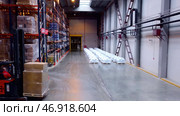 A large order store where people work collecting and packaging boxes. Редакционное фото, фотограф David Kashakhi / Фотобанк Лори