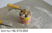 ice cream rosettes, topped with all manner of over-the-top ingredients. Стоковое фото, фотограф David Kashakhi / Фотобанк Лори