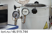 Pressure compound gauge psi meter in pipe and valves of water system industrial focus left closeup. Стоковое фото, фотограф David Kashakhi / Фотобанк Лори
