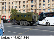 Военный автобус на шасси грузовика КАМАЗ на улице города. Волгоград, Центральный район, Россия. Редакционное фото, фотограф Андрей Цыганков / Фотобанк Лори