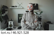 Mysterious hacker in mask neon cyberpunk setting working on cybersecurity. Concept of anonymity, digital privacy, cyber threats, encrypted identity, and ethical hacking in modern technological space. Стоковое видео, видеограф Енваев Андрей / Фотобанк Лори