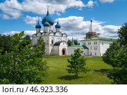 Cathedral of the Nativity of the Most Holy Theotokos (Bogoroditse-Rozhdestvensky Cathedral) and the Cathedral Bell Tower in the Suzdal Kremlin on a summer day, Vladimir region, Russia. Стоковое фото, фотограф Ula Ulachka / Фотобанк Лори