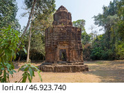 Древний кхмерский храм Прасат Та Муен Тох (Prasat Ta Muen Toch), Таиланд. Редакционное фото, фотограф Ирина Яровая / Фотобанк Лори