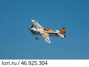 Stunt aerobatic plane performing stunts in air (2023 год). Редакционное фото, фотограф Дмитрий Рухленко / Фотобанк Лори