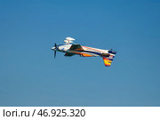 Stunt aerobatic plane performing stunts in air (2023 год). Редакционное фото, фотограф Дмитрий Рухленко / Фотобанк Лори
