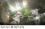 Cooking begins with roasting onions seasoned with bay leaves for piquancy. Стоковое фото, фотограф David Kashakhi / Фотобанк Лори