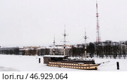 Floating restaurant Frigate Flagship on the Volkhov river on a winter day, Velikiy Novgorod. Стоковое фото, фотограф David Kashakhi / Фотобанк Лори