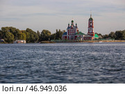 The Golden Ring of Russia, the city of Pereslavl-Zalessky. The Church of the Forty Sevastian Martyrs is reflected at sunset in Pleshcheyev Lake. Стоковое фото, фотограф Photojuli / Фотобанк Лори