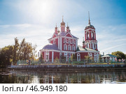 The Golden Ring of Russia, the city of Pereslavl-Zalessky. The Church of the Forty Sevastian Martyrs is reflected in the afternoon in Pleshcheyev Lake. Стоковое фото, фотограф Photojuli / Фотобанк Лори