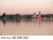 The Golden Ring of Russia, the city of Pereslavl-Zalessky. The Church of the Forty Martyrs of Sebaste at a beautiful pink sunset on the side of Lake Pleshcheyev. Стоковое фото, фотограф Photojuli / Фотобанк Лори