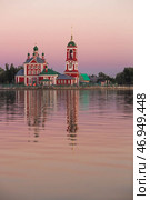 The Golden Ring of Russia, the city of Pereslavl-Zalessky. The Church of the Forty Martyrs of Sebaste at a beautiful pink sunset on the side of Lake Pleshcheyev. Стоковое фото, фотограф Photojuli / Фотобанк Лори