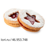 Вкусное печенье Linzer на белом фоне. Стоковое фото, фотограф Pixel_shot / Фотобанк Лори