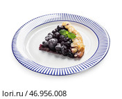 Тарелка с кусочком вкусной черничной галеты на белом фоне. Стоковое фото, фотограф Pixel_shot / Фотобанк Лори