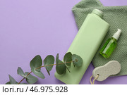 Бутылки косметических средств, пемза, чистое полотенце и ветка эвкалипта на цветном фоне. Стоковое фото, фотограф Pixel_shot / Фотобанк Лори