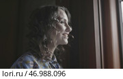 Beautiful woman sadly closes front door behind guest. Стоковое фото, фотограф David Kashakhi / Фотобанк Лори