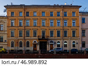 Доходный дом, 1844. Архитектор Фон Витт Василий Васильевич (Людвигович) . Санкт-Петербург, набережная реки Мойки, 27. Редакционное фото, фотограф Александр Селезнев / Фотобанк Лори