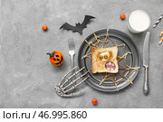 Сочинение с вкусным хэллоуинским завтраком и украшениями на гранжевом фоне. Стоковое фото, фотограф Pixel_shot / Фотобанк Лори