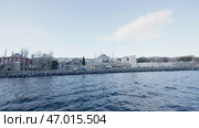 View from the sea side of a beautiful Turkey city with mosque. Стоковое фото, фотограф David Kashakhi / Фотобанк Лори
