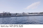 View from the sea side of a beautiful Turkey city with mosque. Стоковое фото, фотограф David Kashakhi / Фотобанк Лори