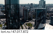 A bright daytime landscape with ratty offices and high-rise buildings. Стоковое фото, фотограф David Kashakhi / Фотобанк Лори