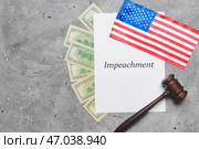 Бумага с надписью IMPEACHMENT, флагом США, деньгами и судьей на сером фоне. Стоковое фото, фотограф Pixel_shot / Фотобанк Лори
