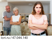 Daughter-in-law is offended by her husband and mother-in-law. Domestic quarrel. Стоковое фото, фотограф Яков Филимонов / Фотобанк Лори