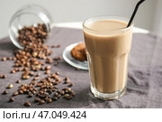 Стакан вкусного фраппе кофе на столе. Стоковое фото, фотограф Pixel_shot / Фотобанк Лори