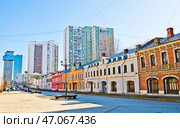 Школьная улица. Солнечно. Ранняя весна. Москва. Россия. Редакционное фото, фотограф E. O. / Фотобанк Лори