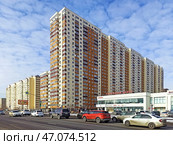 Жилой комплекс «Новокосино» по адресу Московская обл., г. Реутов, Носовихинское шоссе. Редакционное фото, фотограф stargal / Фотобанк Лори