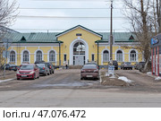 Здание железнодорожного вокзала на станции Мга. Посёлок городского типа Мга Кировского района Ленинградской области. Редакционное фото, фотограф Румянцева Наталия / Фотобанк Лори