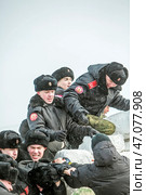 Праздник Масленица, взятие снежного городка. Территория Кафедрального собора в честь Преображения Господня. Город Бердск, Новосибирская область, Западная Сибирь, Россия. Редакционное фото, фотограф Евгений Мухортов / Фотобанк Лори