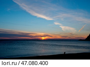 Черное море,     осень,          закат солнца. Краснодарский край, Туапсинский район     , Михайловская бухта. (2022 год). Стоковое фото, фотограф Александр Циликин / Фотобанк Лори