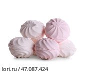 Вкусные зефирки на белом фоне. Стоковое фото, фотограф Pixel_shot / Фотобанк Лори