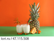 Очки вкусного коктейля Пина Колада на столе. Стоковое фото, фотограф Pixel_shot / Фотобанк Лори