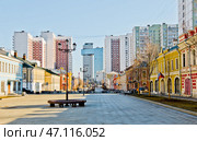 Школьная улица. Солнечно. Ранняя весна. Москва. Россия. Редакционное фото, фотограф E. O. / Фотобанк Лори
