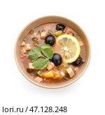 Миска вкусного супа Ашан на белом фоне. Стоковое фото, фотограф Pixel_shot / Фотобанк Лори