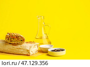 Бумажка для выпечки с вкусным шаурмой на желтом фоне. Стоковое фото, фотограф Pixel_shot / Фотобанк Лори