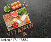Набор полезных продуктов, богатых витамином А на темном фоне. Стоковое фото, фотограф Pixel_shot / Фотобанк Лори