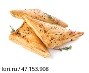 Вкусная узбекская самса на белом фоне. Стоковое фото, фотограф Pixel_shot / Фотобанк Лори