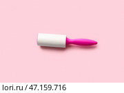 Ролик для удаления ворса на цветном фоне. Стоковое фото, фотограф Pixel_shot / Фотобанк Лори
