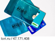 RFID защитный чехол для банковской карты - защита от считывания, мошенничества, кражи. Редакционное фото, фотограф Snezka / Фотобанк Лори