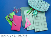 Пенал и канцтовары на цветном фоне. Стоковое фото, фотограф Pixel_shot / Фотобанк Лори