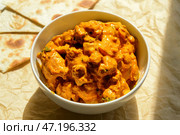 Тарелка вкусной курицы тикка масала на столе. Стоковое фото, фотограф Pixel_shot / Фотобанк Лори