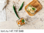 Миски вкусного заливного на фоне гранж. Стоковое фото, фотограф Pixel_shot / Фотобанк Лори