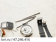 Часы и инструменты для ремонта на светлом фоне. Стоковое фото, фотограф Pixel_shot / Фотобанк Лори