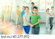 Girl paired up with boy and training to perform slow couple dance, rehearse performance. Стоковое фото, фотограф Яков Филимонов / Фотобанк Лори