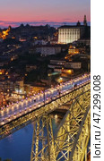 View of Porto city, Portugal in evening. Стоковое видео, видеограф Дмитрий Рухленко / Фотобанк Лори